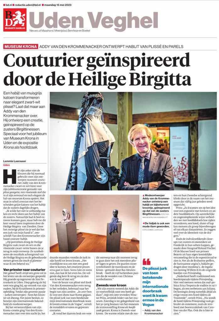 Couturier Addy van den Krommenacker ontwerpt habijt van plissé en parels voor museum Krona • Brabants Dagblad